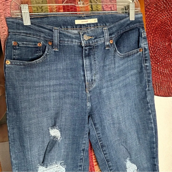 Levi’s Boyfriend Destruction Tapered Leg Ankle Jeans size 27 - Picture 3 of 6